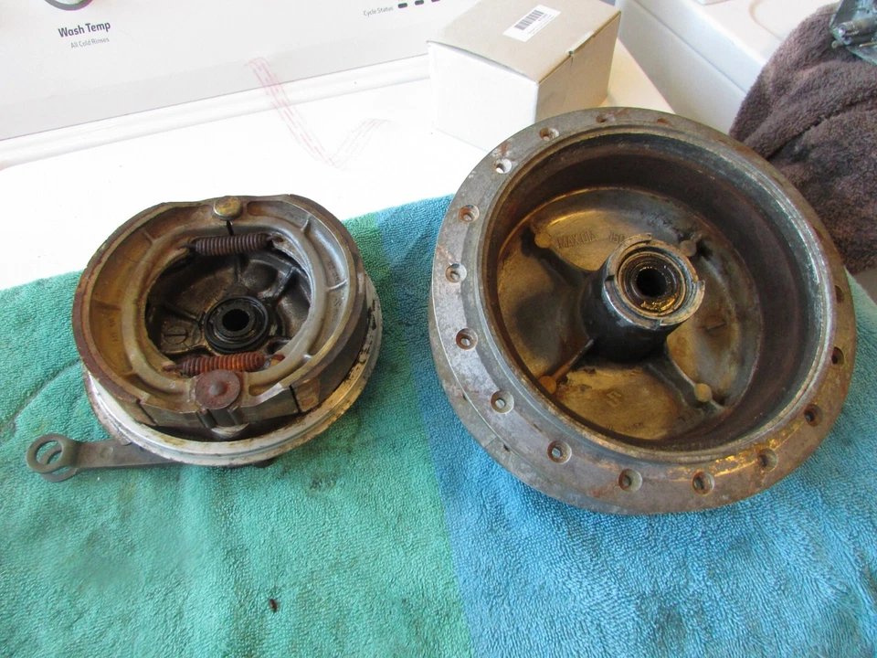 Conjunto de freno de cubo de rueda delantera Suzuki TS400 Apache Foto 2 de 4