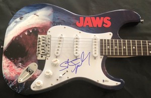 STEVEN-SPIELBERG-JAWS-SIGNED-AUTOGRAPH-FULL-SIZE-ELECTRIC-GUITAR-BECKETT-BAS-COA