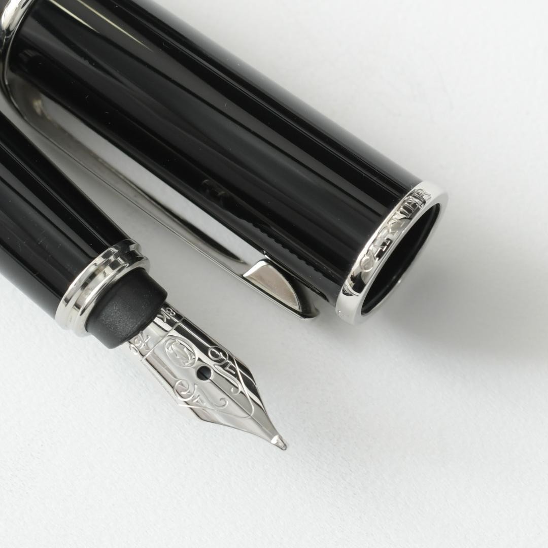 筆記具 Cartier Mini Diabolo fountain pen 18K Cartier Mini Diabolo Fountain Pen 18K Gold Nib Silver Black