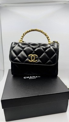 CHANEL　MAKE UP キルティング　コスメポーチ　チャーム付　ゴールド Chanel Makeup Quilted Mini Bag Style Black Gold CC Cosmetic Pouch