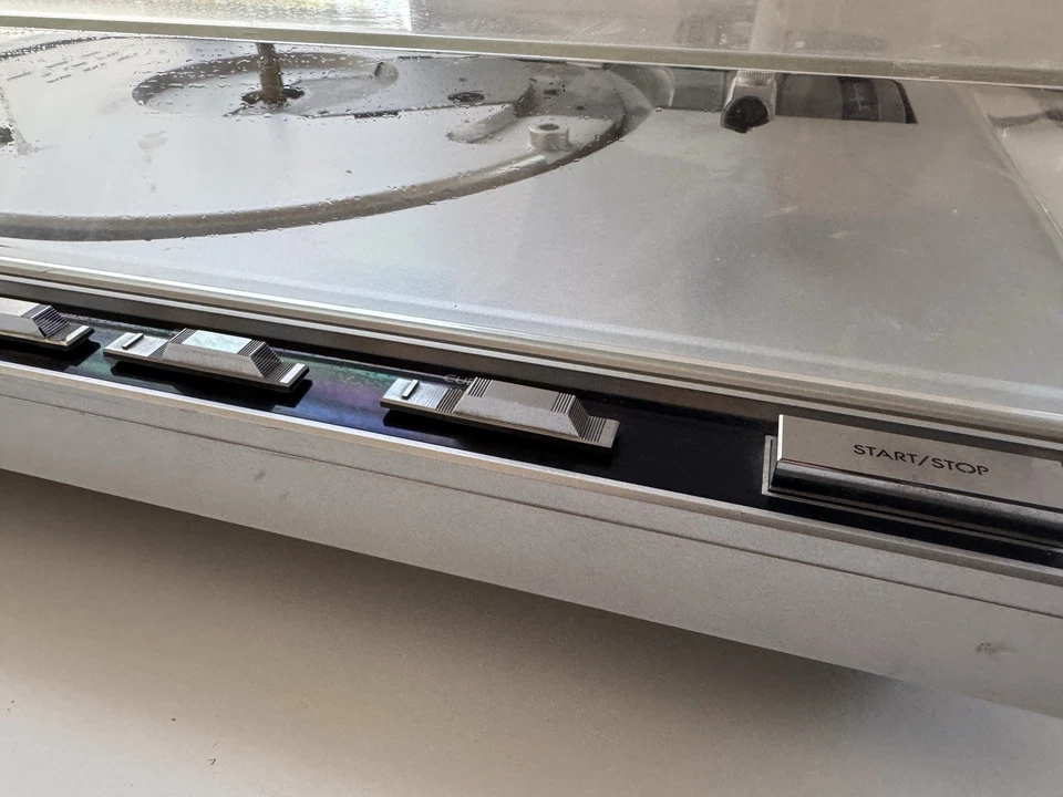 JVC QL-F300 Direct Drive Turntable For Parts Only – No Platter, No Cartridge - Image 4 of 4