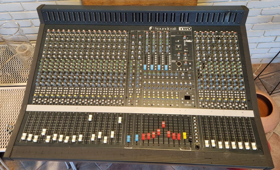 Soundcraft serie DOS 24 canales mezcla audio consola Harman Professional studi Foto 2 de 4