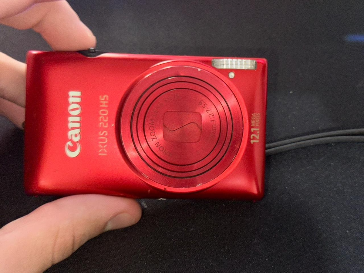 Canon IXUS 220 HS / ELPH 300 HS Red 12.1MP Camera 5x Zoom TESTED