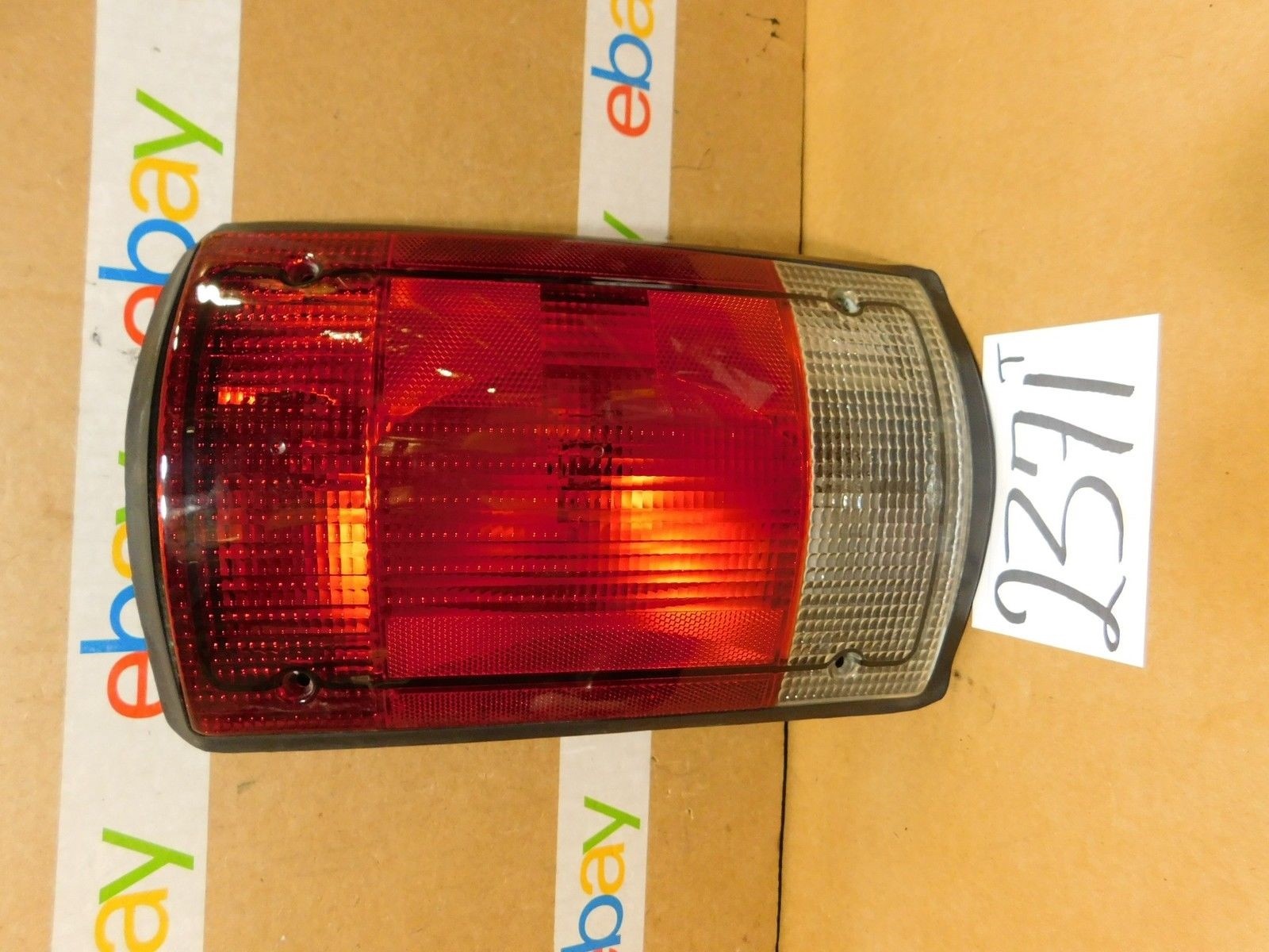 00 01 02 03 04 05 Econoline Van PASSENGER Side Tail Light Used Rear Lamp #2371-T