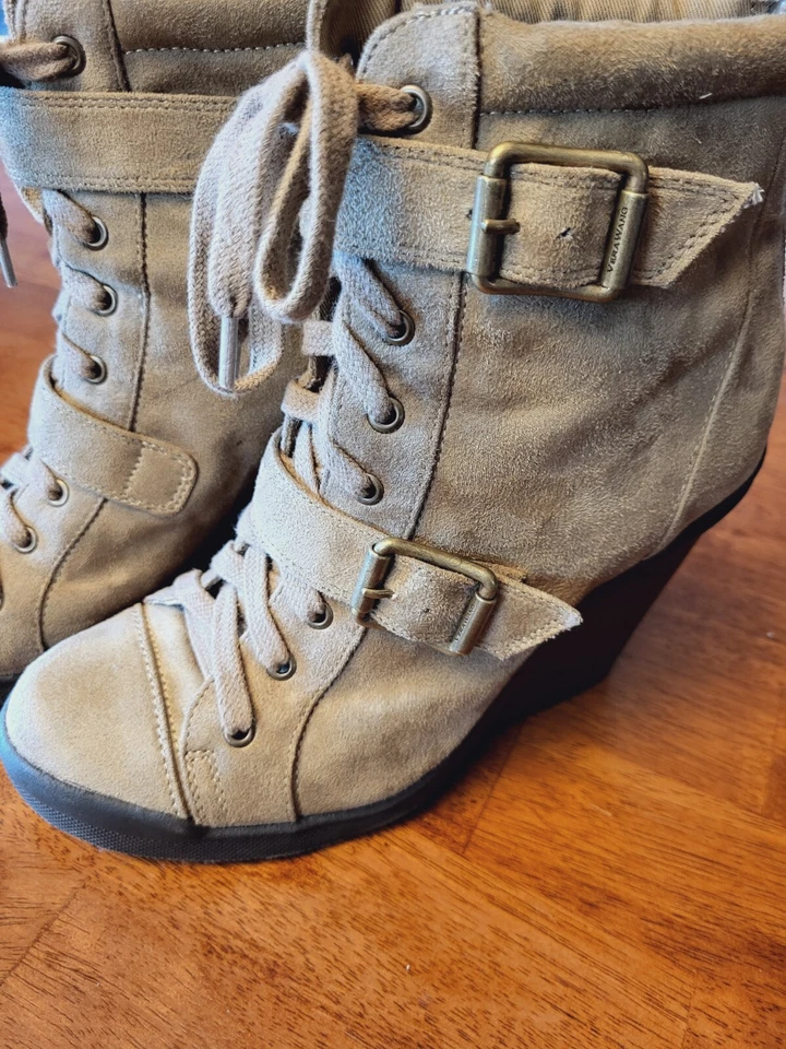 Simply Vera by Vera Wang ~ Sz 7.5 ~ Wedge Ankle Boots ~ Excellent Condition - Image 4 of 4