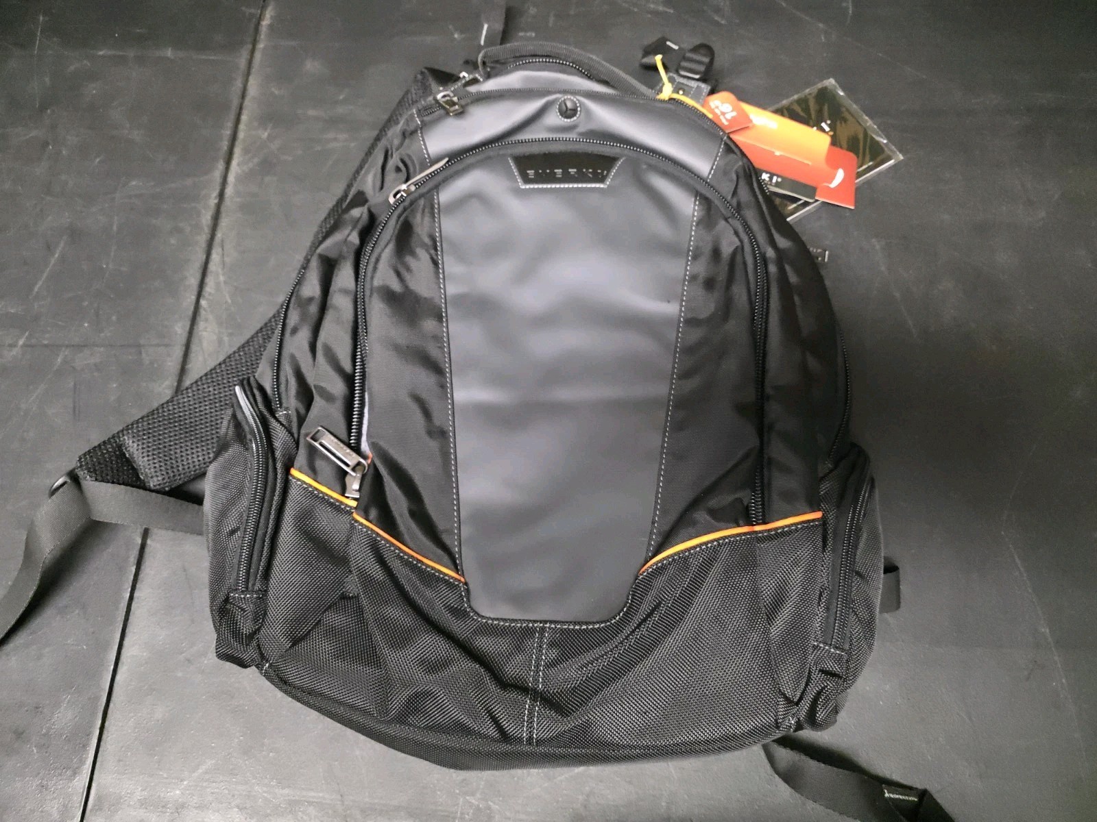 Everki Flight Business - Spacious Business Backpack for 16-i