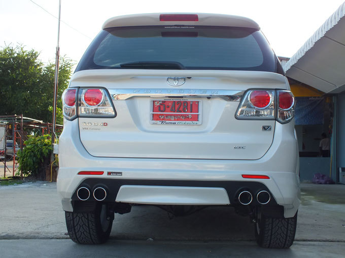 STAINLESS REAR BUMPER STEP GUARD FOR TOYOTA FORTUNER 20112013 GENUINE