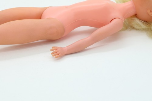 Vintage 1970's Chubby Funtime Sindy Doll Blonde Hair O.D Made In Hong Kong - Picture 8 of 12