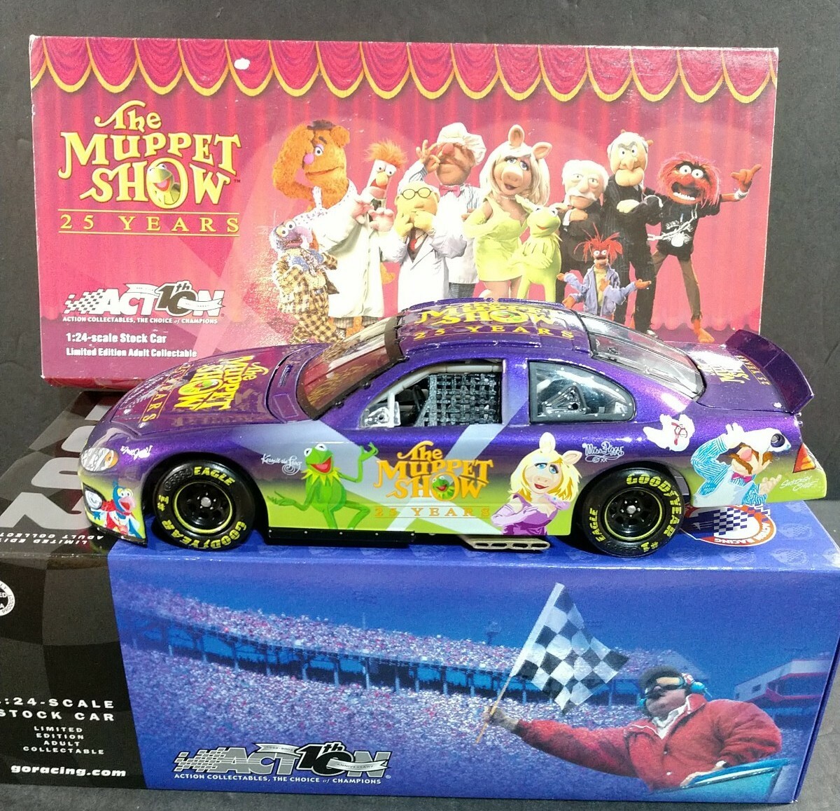 Nascar The Muppet Show 25th Anniversary Car 2002 Intrepid R/T 1:24
