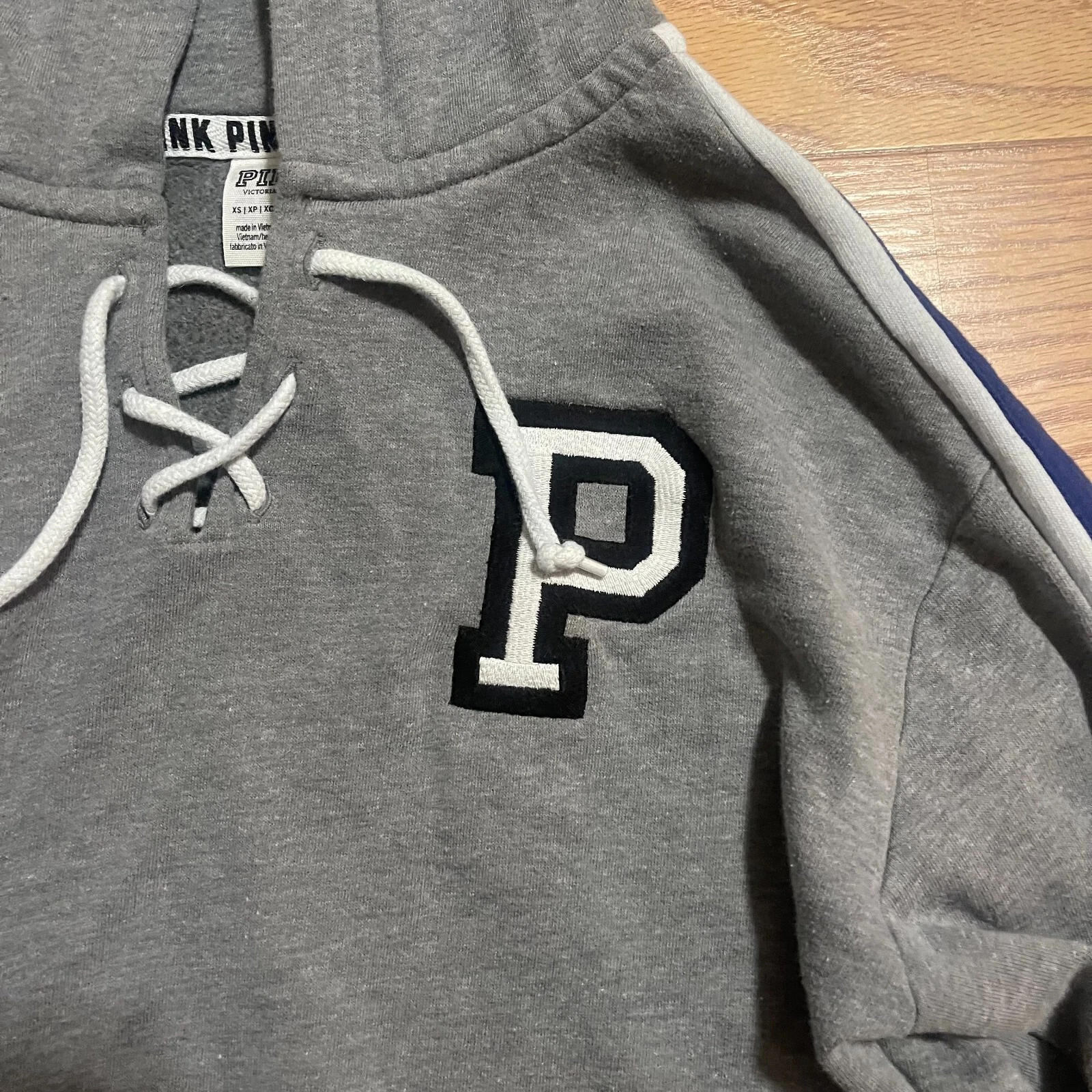 UNDERCOVER Victoria's Secret ROSA Pullover Felpa con Cappuccio Floreale Taglia XS