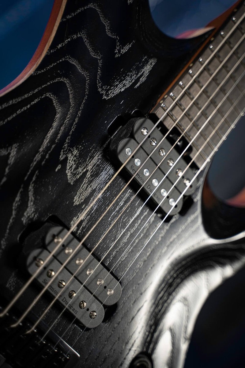 Cort KX700 EverTune Open Pore Black Seymour Duncan Sentient
