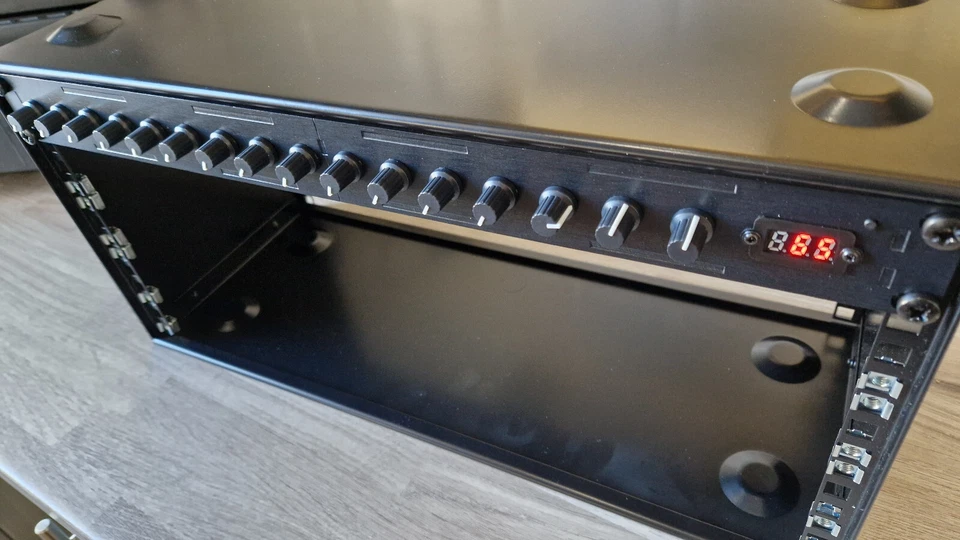 19" Rack Mounted 16 knob USB MIDI and DIN MIDI Controller 1U-black - Image 4 of 4