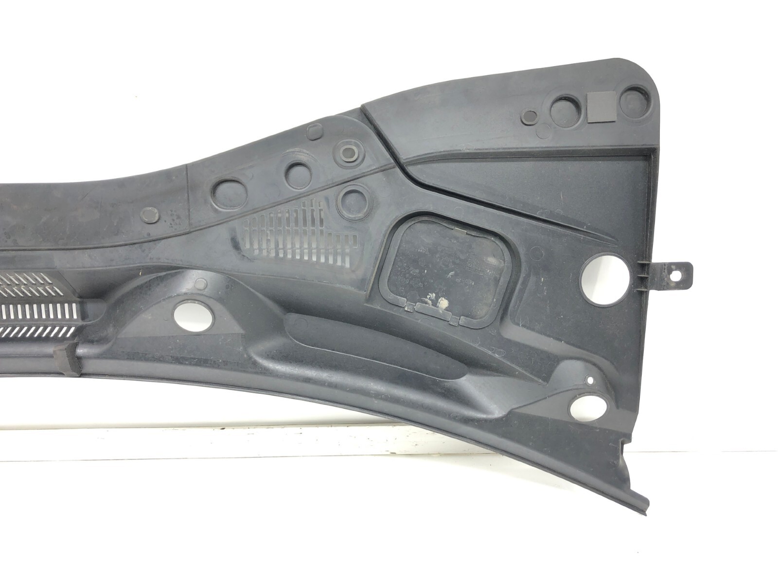 2014-2020 MASERATI GHIBLI FRONT WINDSHIEL COWL PANEL OEM.