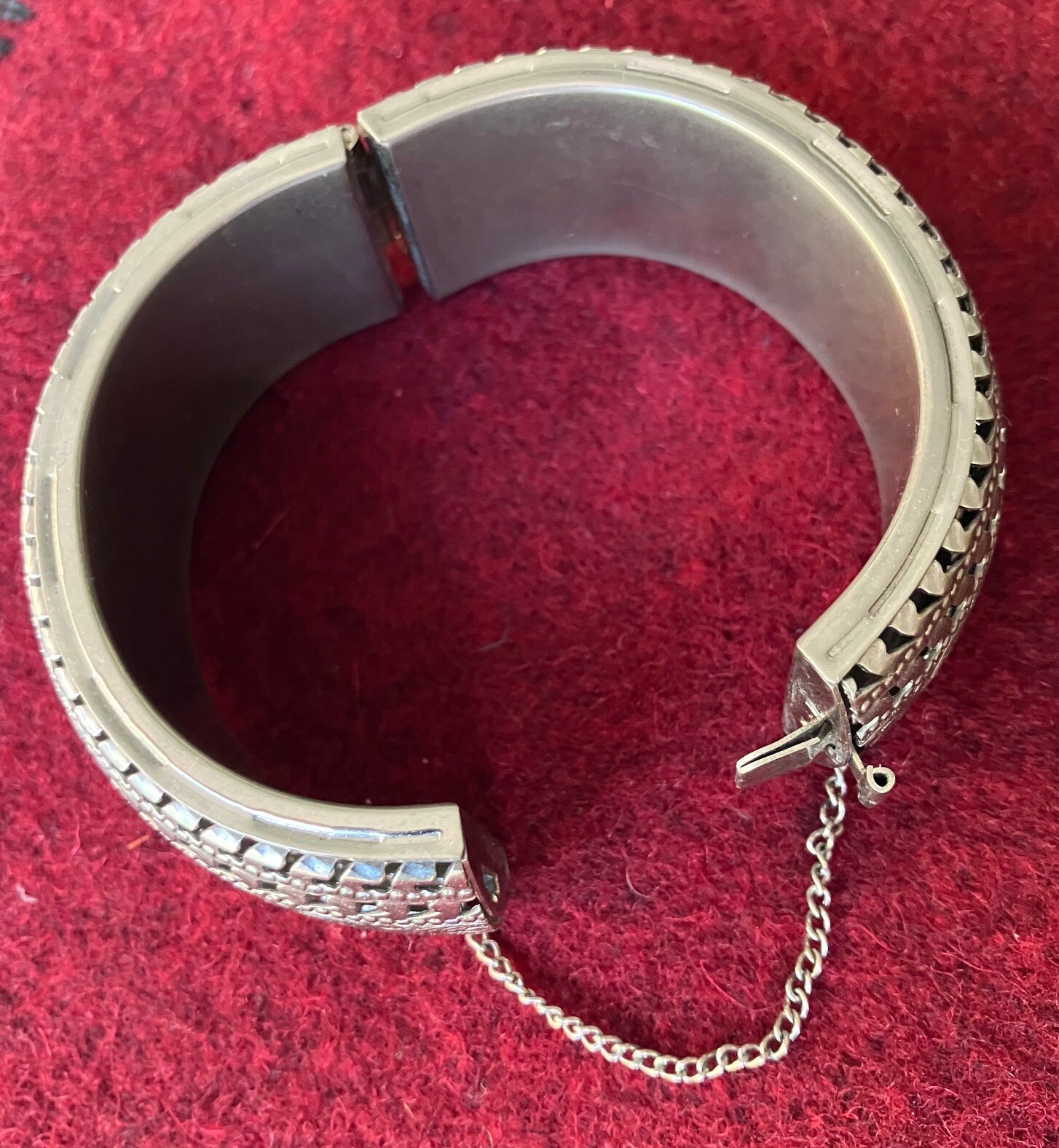 Gorgeous, Vintage & Solid Hinged Clamp Bangle Bra… - image 2