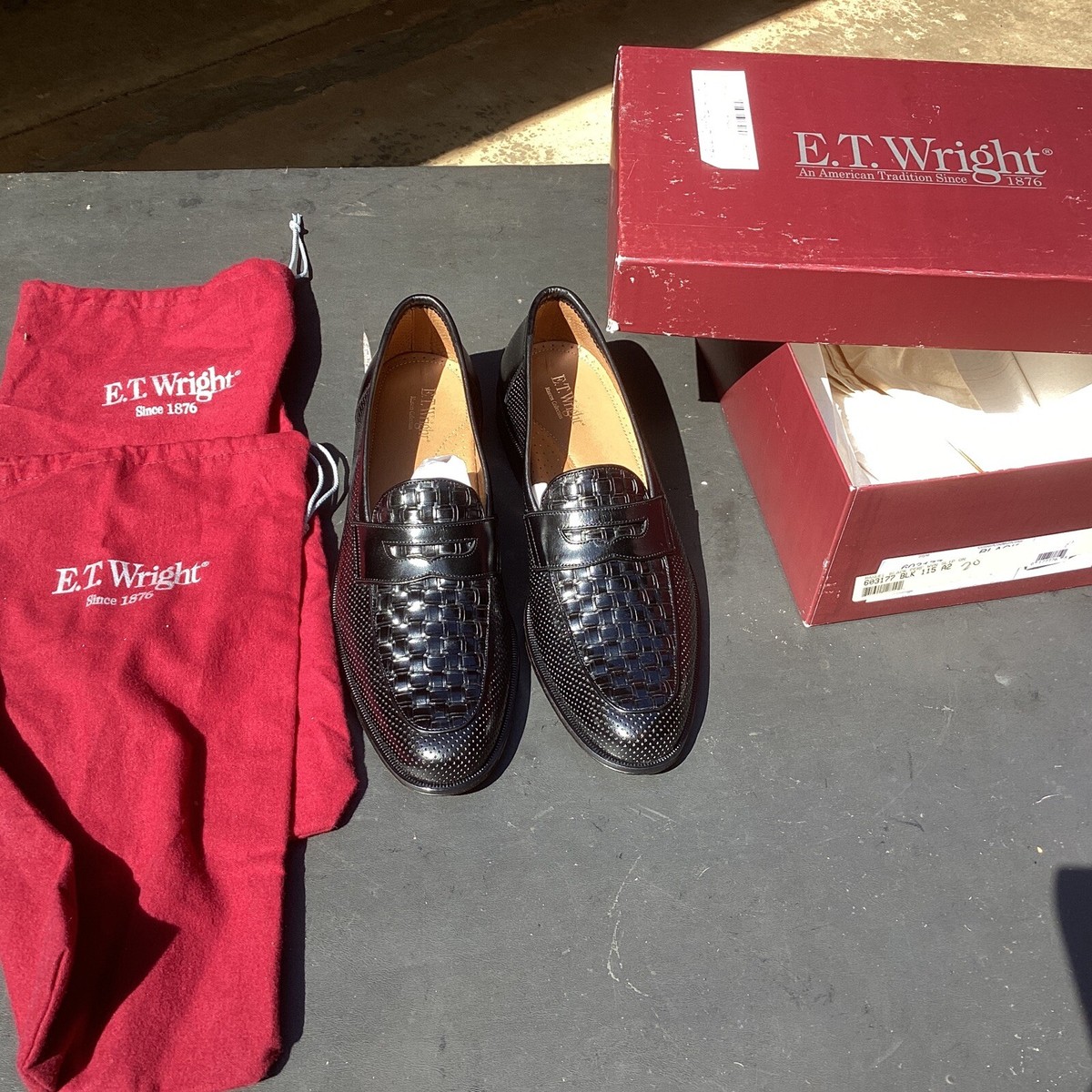 E.T. Wright Woven Vamp black leather Vintage loafers with tassels Size 11 Vintage ET Wright Loafers Mens Size 10.5 C Black Leather  main image 2