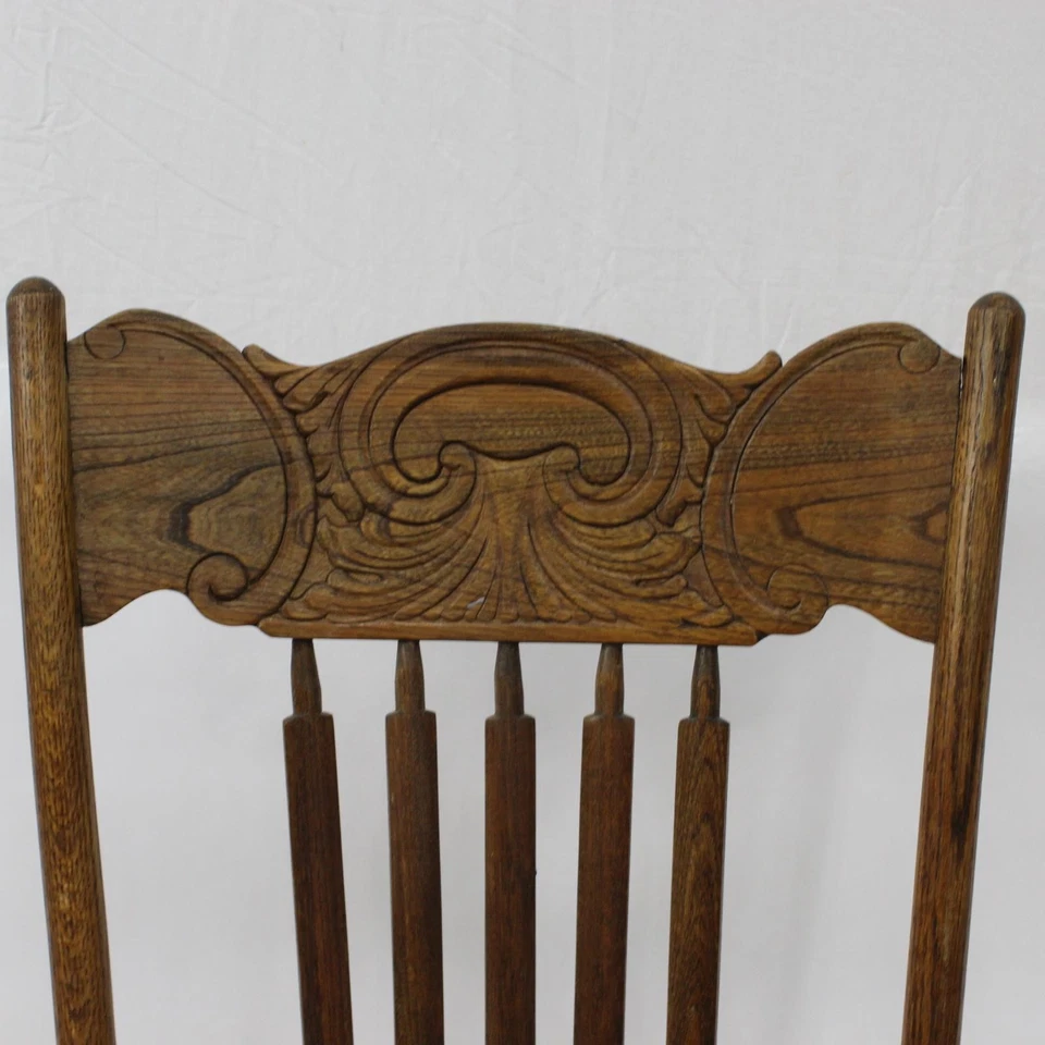 Juego de 3 sillas laterales de comedor antiguas de roble macizo con respaldo a presión Foto 3 de 4