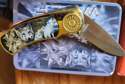 Pocket Knife With Wolves