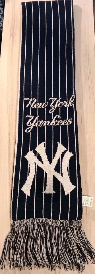 New York Yankees Licensed Scarf FOCO - Image 3 of 4