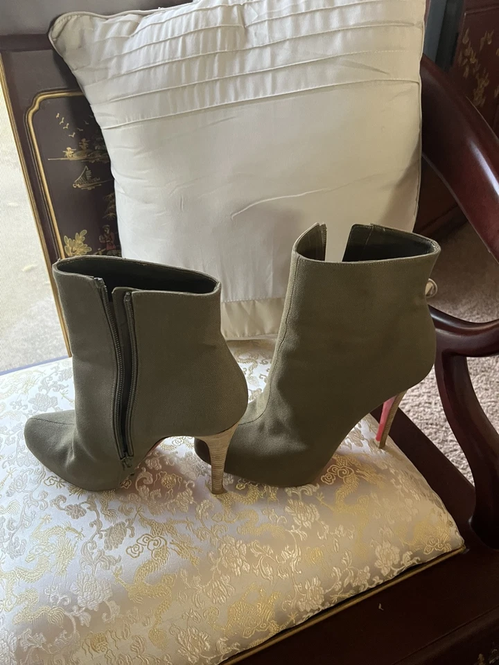 Christian Louboutin - Hermosos Botines Verdes, Cremallera Lateral Talla 39 Tela Foto 2 de 4