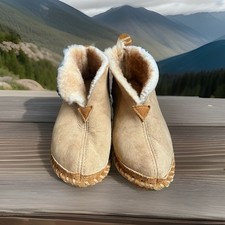 LL Bean Wicked Good Slippers - Size 10M- Leather Suede Shearling Lined