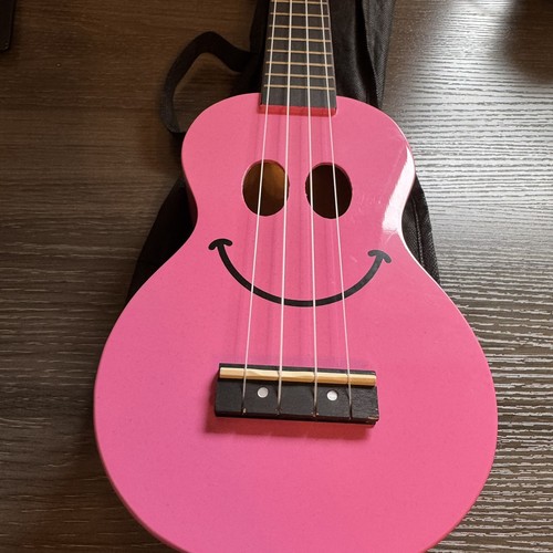 MAHALO U-SMILE-RD UKULELE SMILEY FACE RED - Sports & Music