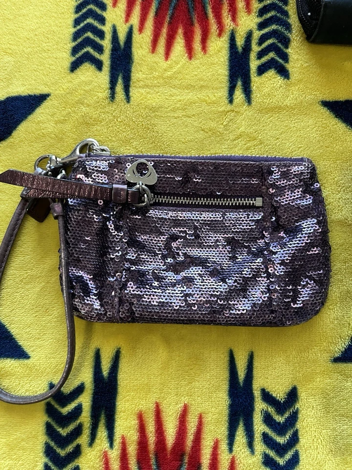 Coach Bundle Four Wristlets, Two Wallets & One Card Holder. - Image 4 of 4