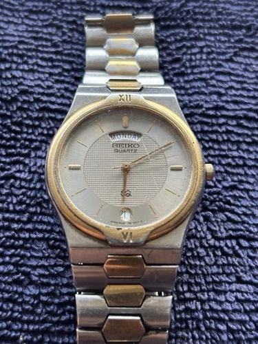 Vintage 1987 Seiko SQ Two Tone Gold And Silver Quartz Watch. Untested Need Batt