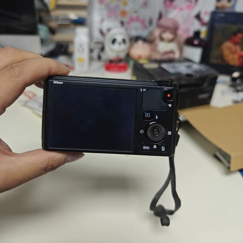 Nikon ニコン デジタルカメラ COOLPIX S9400 訳あり Nikon COOLPIX S9400 18.1MP Digital Camera 18x Optical Zoom - 90