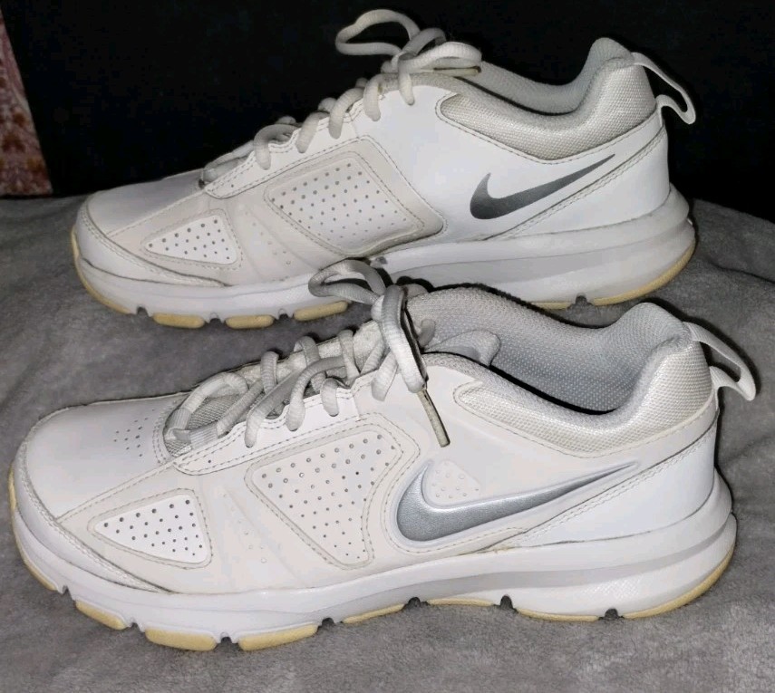 Nike T Lite XI Athletic Shoes Womens Size 7.5 White and Gray 616696-101