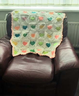 Handgefertigte gehäkelte Oma Herz Quadrat Babydecke