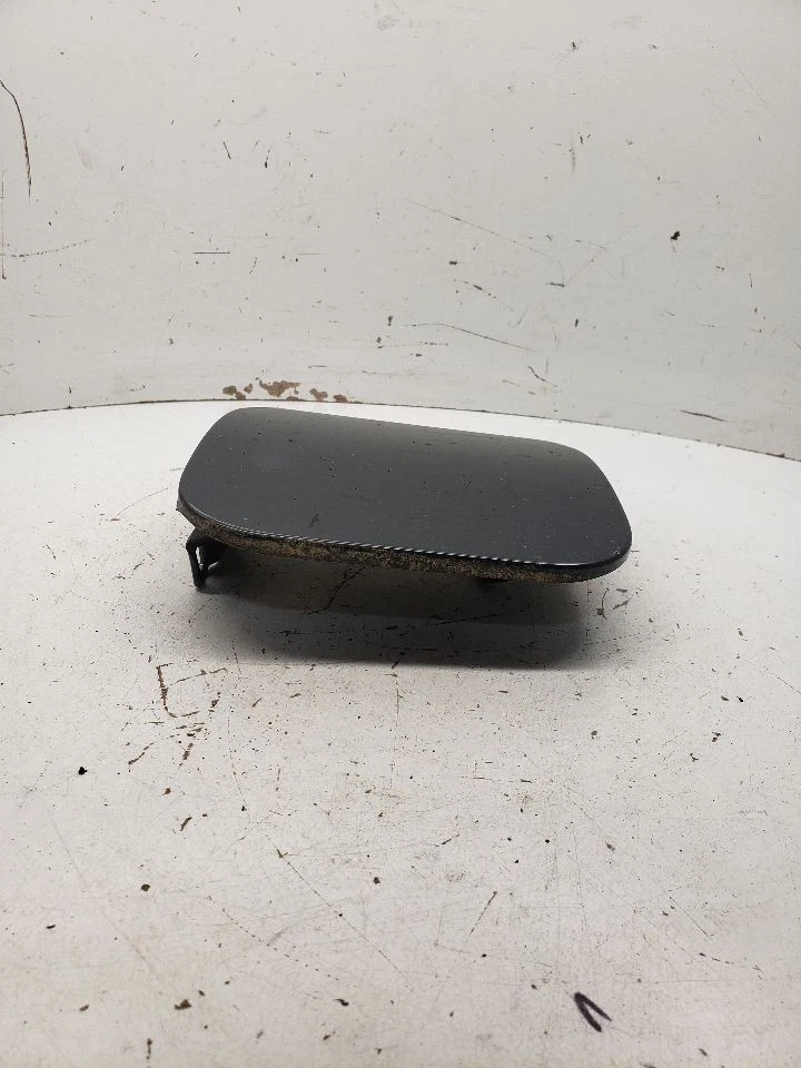 RL        2002 Fuel Filler Door 1359370 - Image 2 of 4