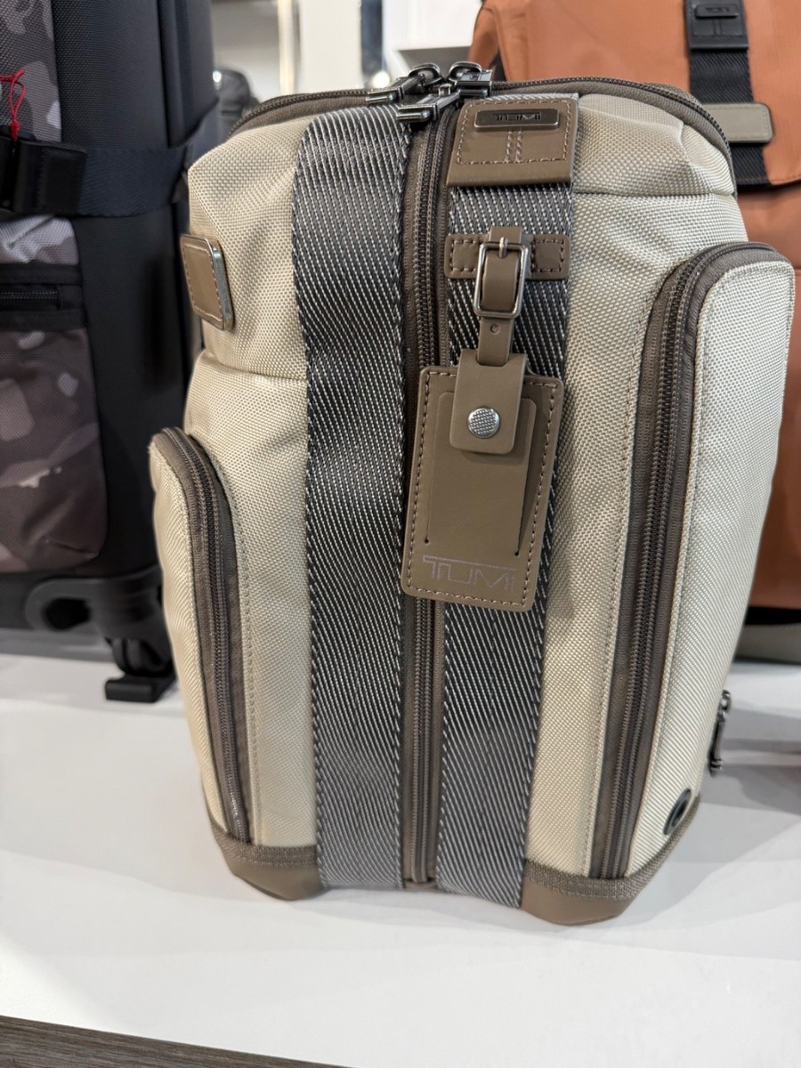 h*o様 TUMI 2223404CHRO Higgings Slinger h*o様 TUMI 2223404CHRO Higgings Slinger h*o様 TUMI 2223404CHRO