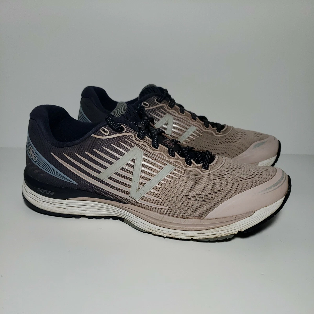 New Balance 880V8 Women s Size 10 Navy Blue Pink Athletic Running