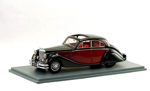 1:43 NEO Scale Models NEO43950 Jaguar Mk V 4-door Saloon RHD black & maroon MIB - Picture 1 of 5