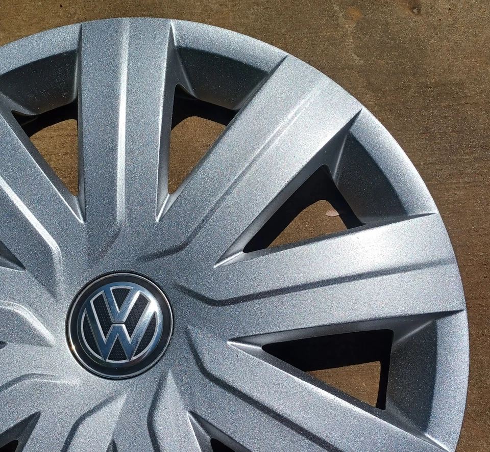 Tapacubos Volkswagen Jetta Golf 2015-2016, parte # 1C0 601147 D 61594 repintado Foto 3 de 4