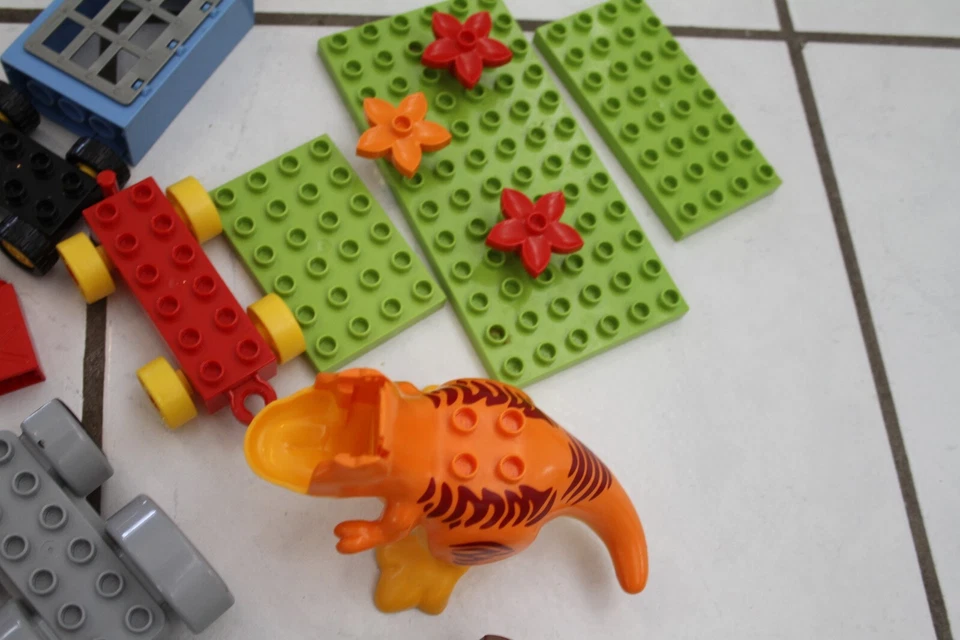 LEGO DUPLO Lot Jurassic World Vehicles Part ,93 Pieces Misc Train cars Plates  - Image 3 of 4