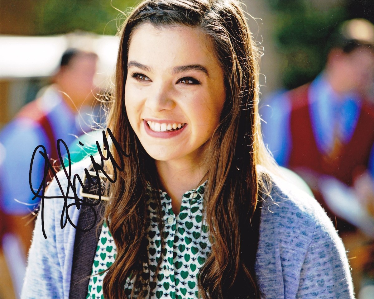 Pitch Perfect 2 Hailee Steinfeld Autographed 8x10 Photo