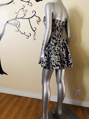 Robe BEBE Contrast Floral Fit & Flare - Taille 8 - Neuf Avec étiquettes (NWT)