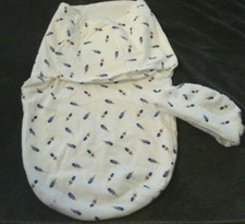 Lictin Infant Swaddle Wrap White Feather Print Matching Hat Size 0-6 Months NEW