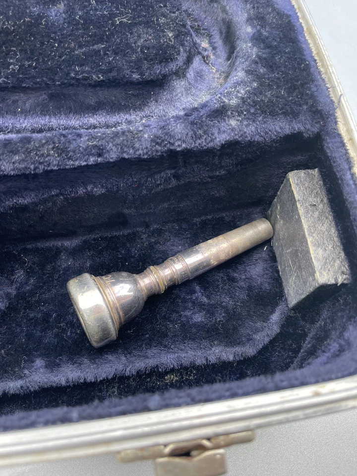 Trompeta Conn Director vintage con estuche rígido Foto 3 de 4