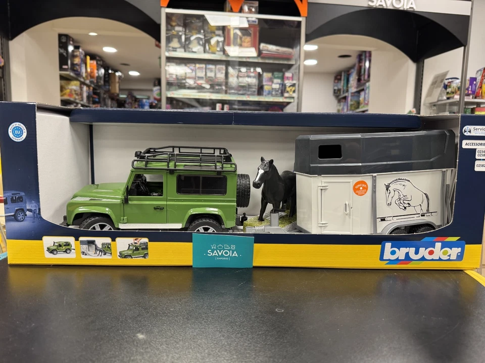 BRUDER 02592 - scala 1:16 - LAND ROVER DEFENDER CON RIMORCHIO PER CAVALLI - Immagine 2 di 4
