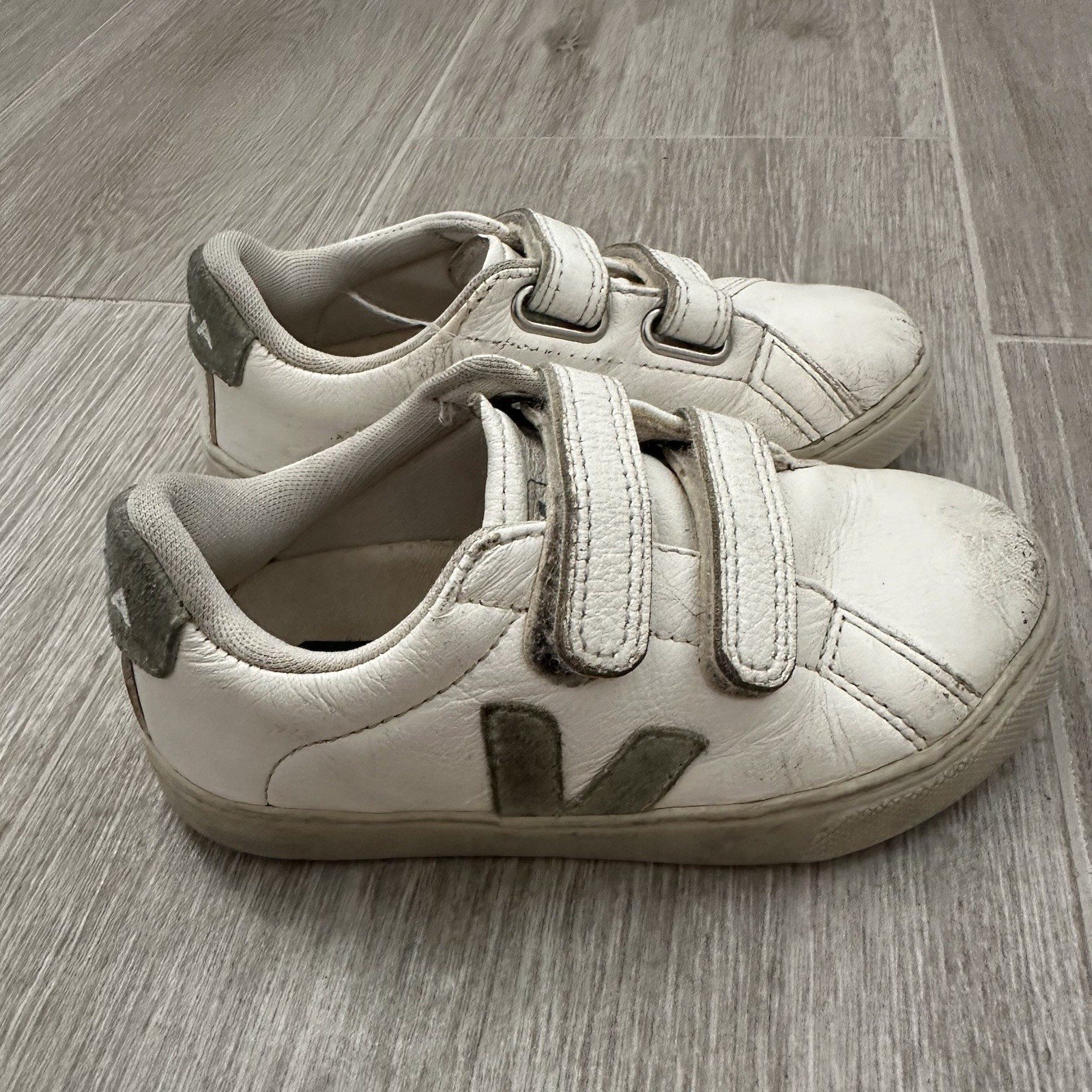 Veja Esplar  Green / White Leather Double Strap Little Kids Size US 10