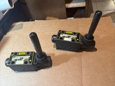 lot of 2 new PARKER D1VL004CN Directional Valve,Lever,D03,Float Center 4DKH9