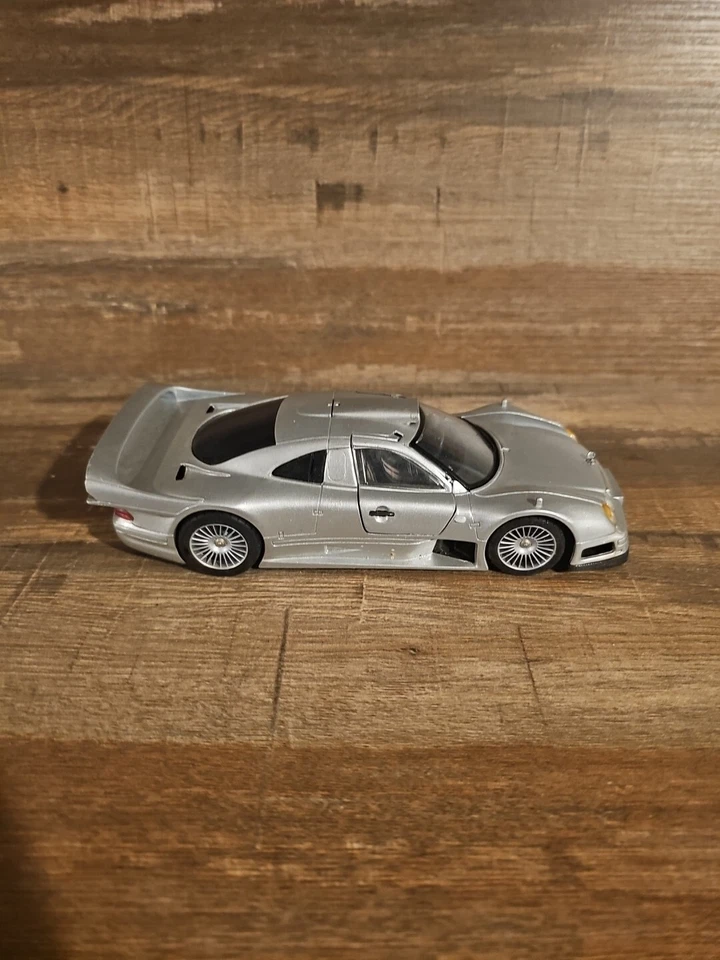 Maisto Assembly Line Mercedes CLK GTR Street Version 1:26 - Image 3 of 4