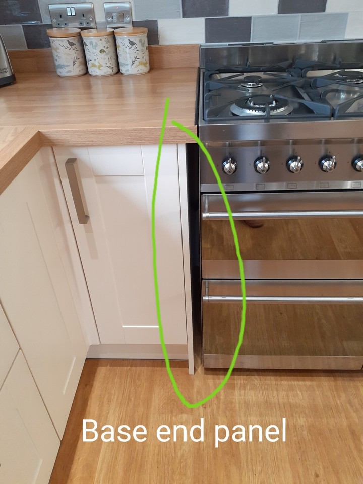 Howdens Cream Shaker Kitchen Cupboard 21 Doors/Drawer Fronts Hinges