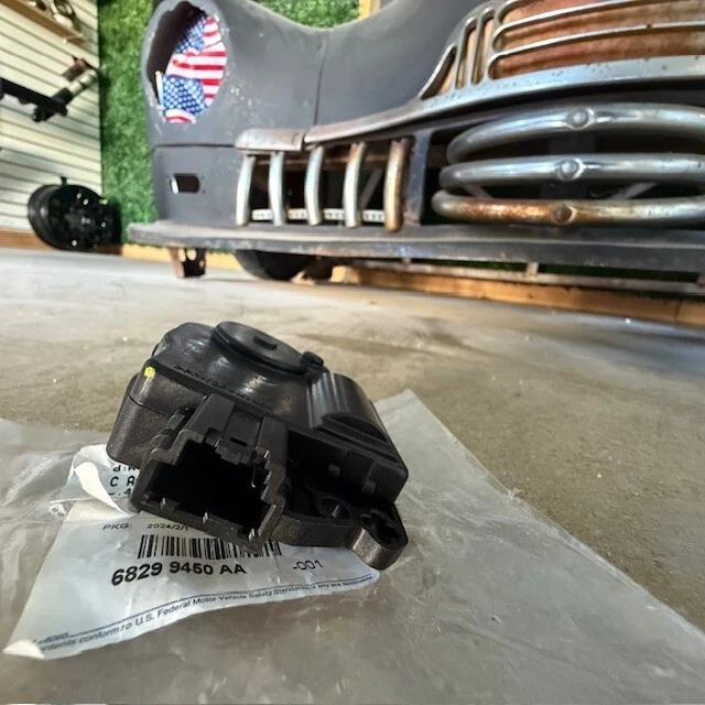 (1) Genuine OEM Mopar Dodge Chrysler 68299450AA HVAC Blend Actuator - Image 2 of 4