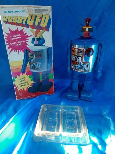 Taiyo Japan 60’s Blink-A-Gear Robot Battery Operated 14.75 inches (37 cm) original tin toy Space