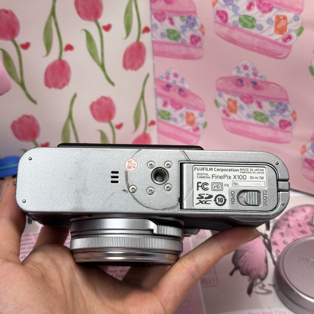 Fujifilm X100 Digital Camera 12.3MP 4x Optical Zoom Silver