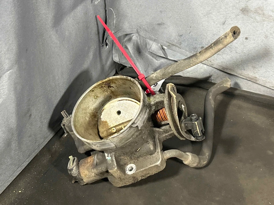 Fits 2000-2002 Chevy Silverado Throttle Body OEM:88984260 Foto 2 de 4