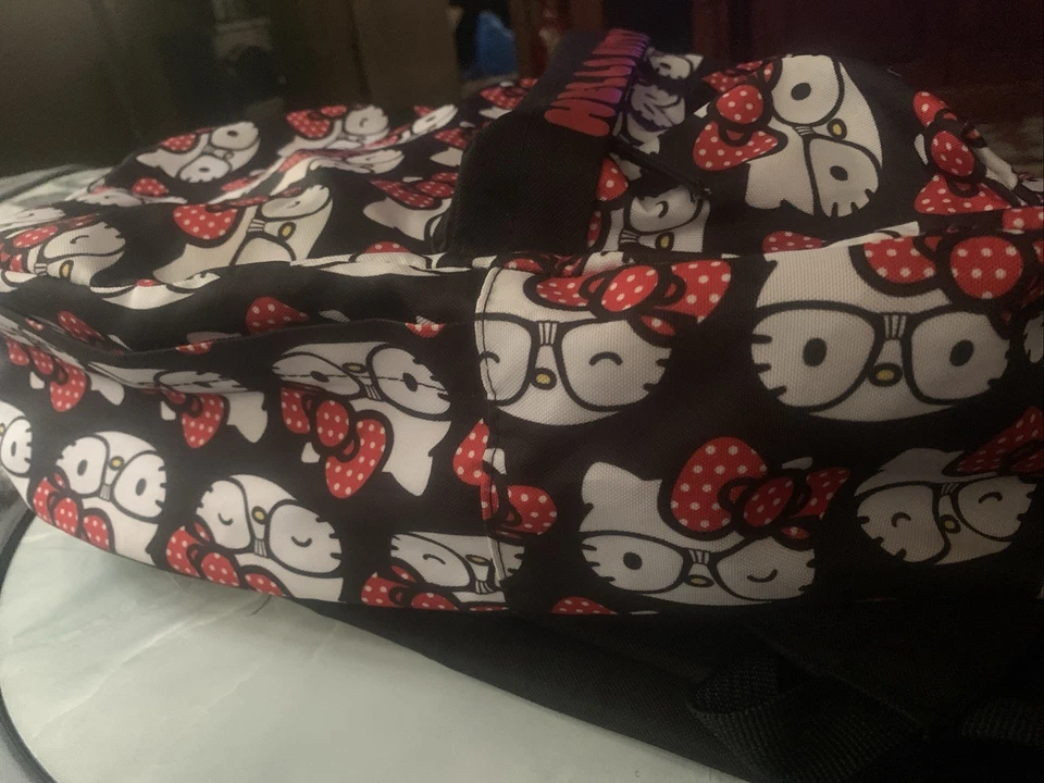 Mochila Hello Kitty bolsillos delanteros correas ajustables negra Foto 3 de 4